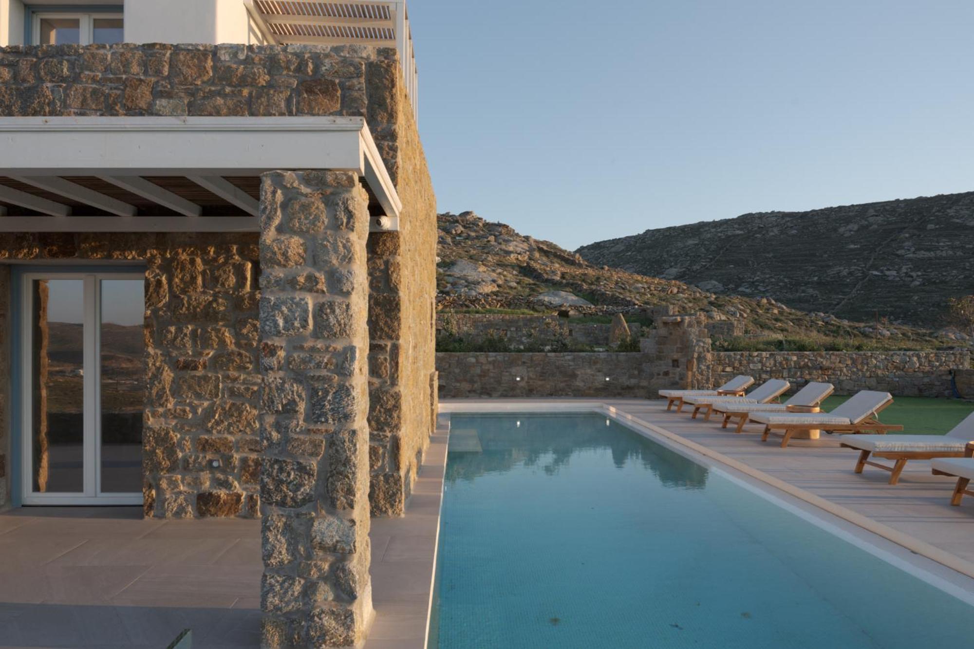 Retreat Hill Luxury Mykonos Villa *